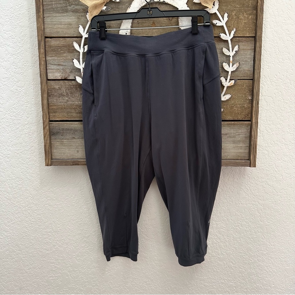 Lululemon Rejuvenate Crop 18" Gray Size 8 Buttery-Soft Nulu Pant
